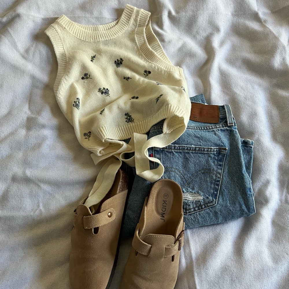 H&m Floral blue and white crop top
